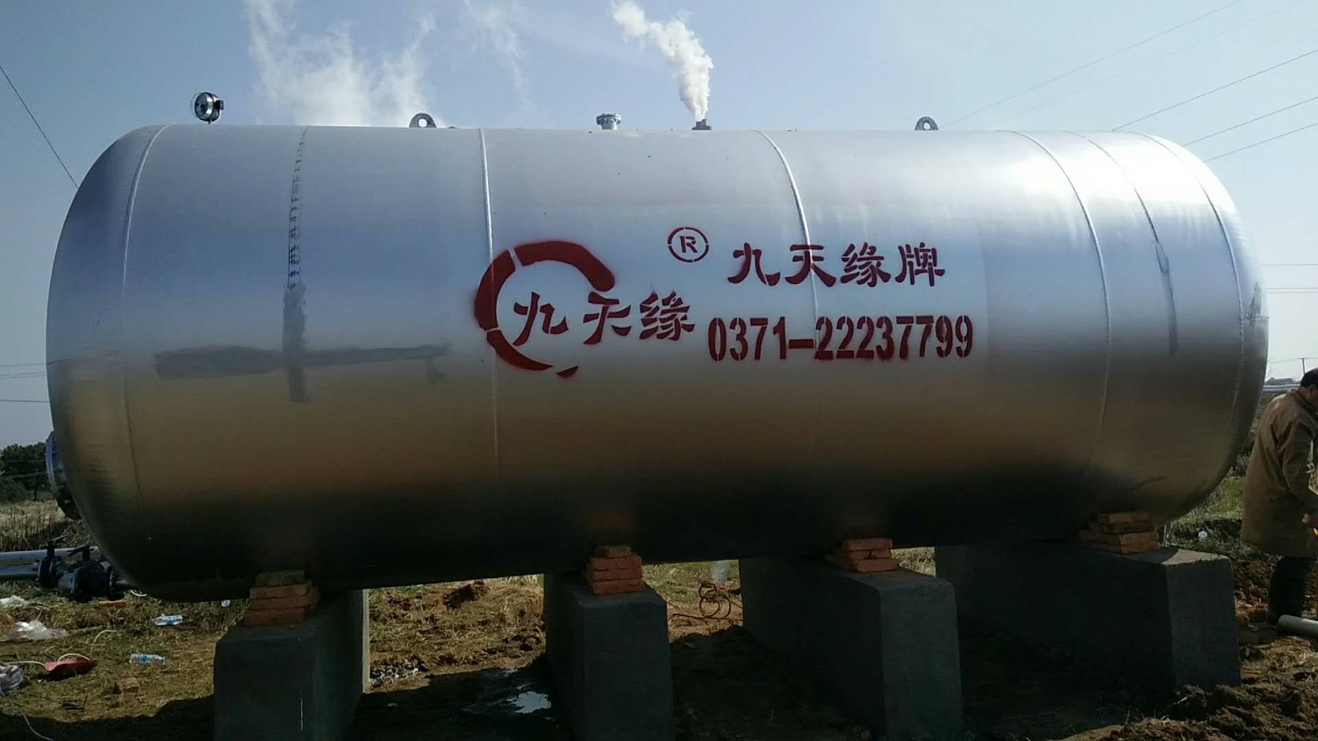 湖北應城郎君鎮知府村30噸無(wú)塔供水設備安裝現場(chǎng)